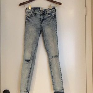 Distressed mid rise ankle skinny jean